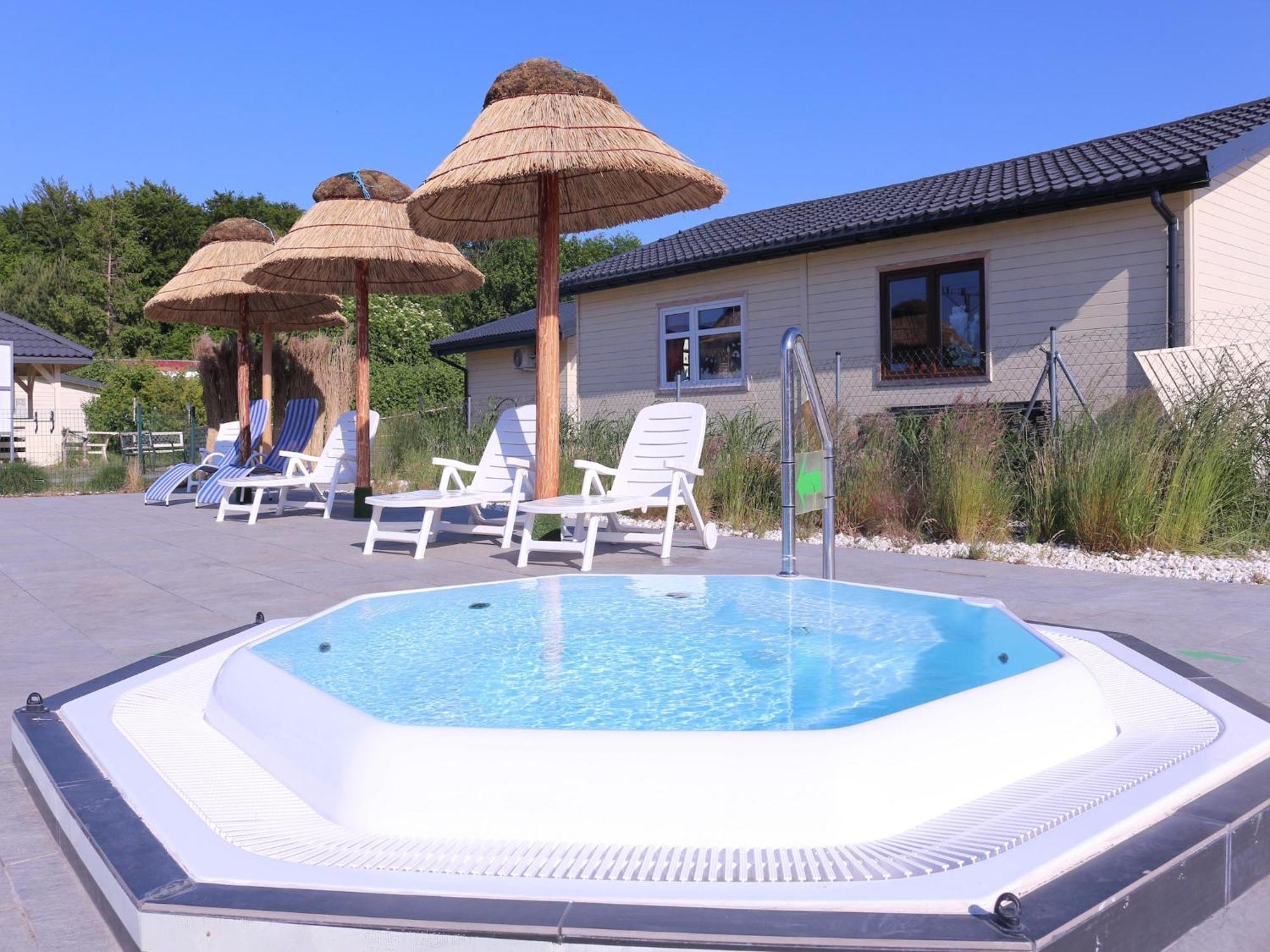 Holiday Resort, 尤斯托尼莫斯基 外观 照片